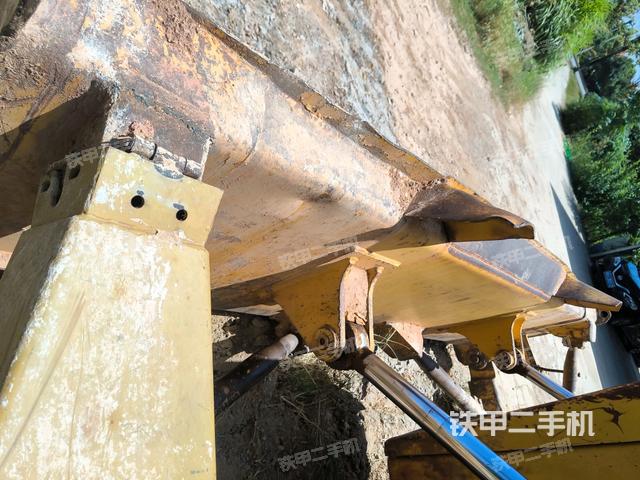 右引導(dǎo)輪（推土機(jī)底盤及工作裝置）