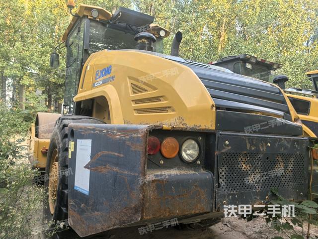 左后45°(压路机整机外观) 左后45°(压路机整机外观)