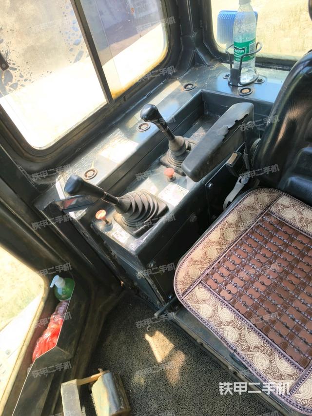 玻璃角標(biāo)（推土機(jī)駕駛室）