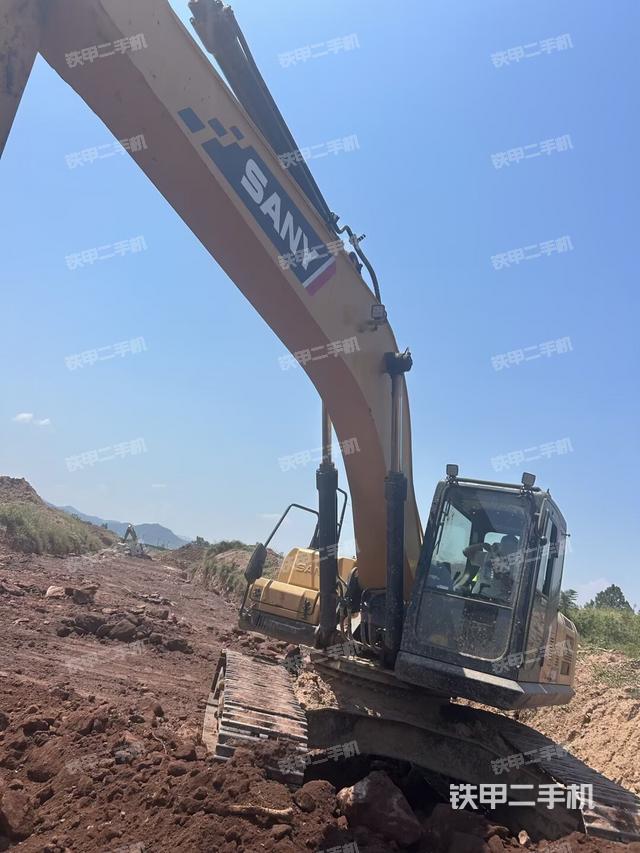 大臂整体 右侧(工作和回转装置) 大臂整体 右侧(工作和回转装置)