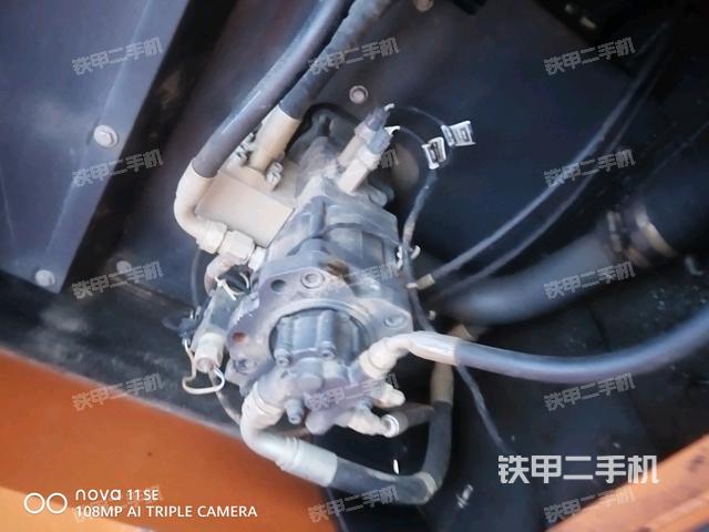 液压泵舱室正面整体（整机外观）