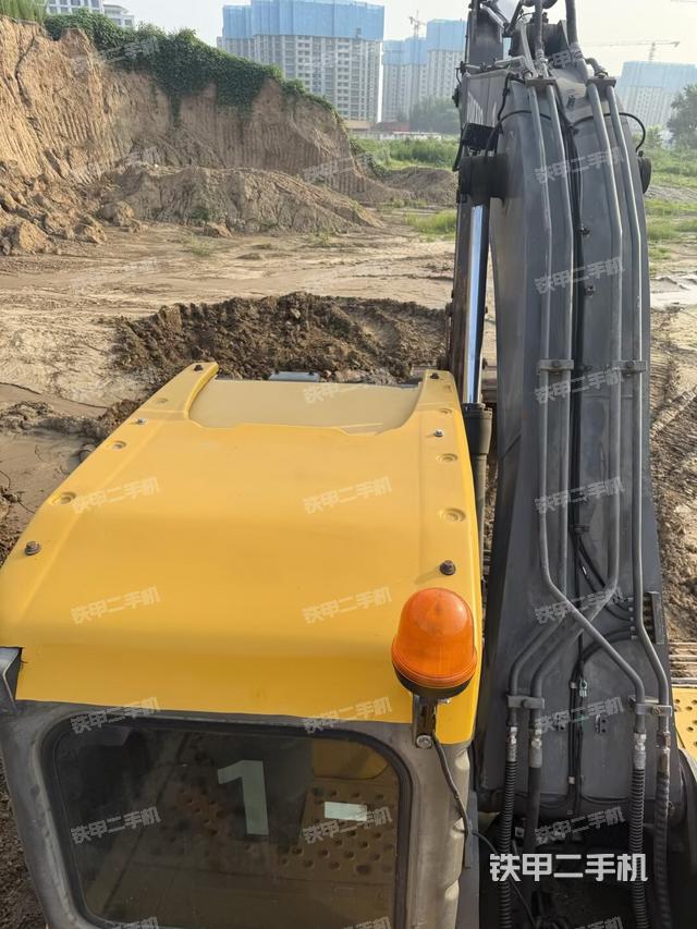 駕駛室頂部（整機(jī)外觀）