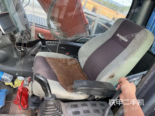 駕駛室整體（整機外觀）