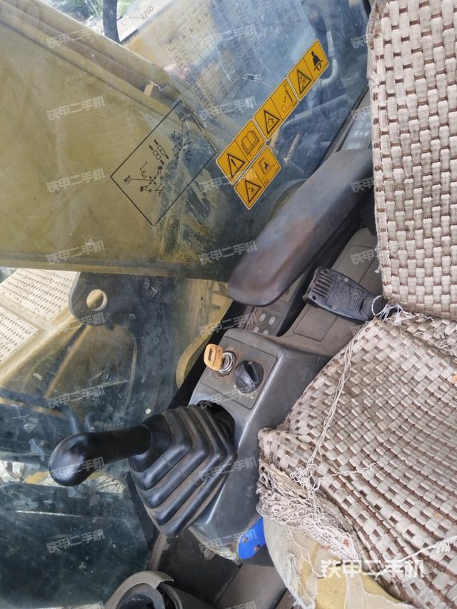 座椅右側(cè)控制臺/鑰匙門/油門/含右手柄（駕駛室部分）