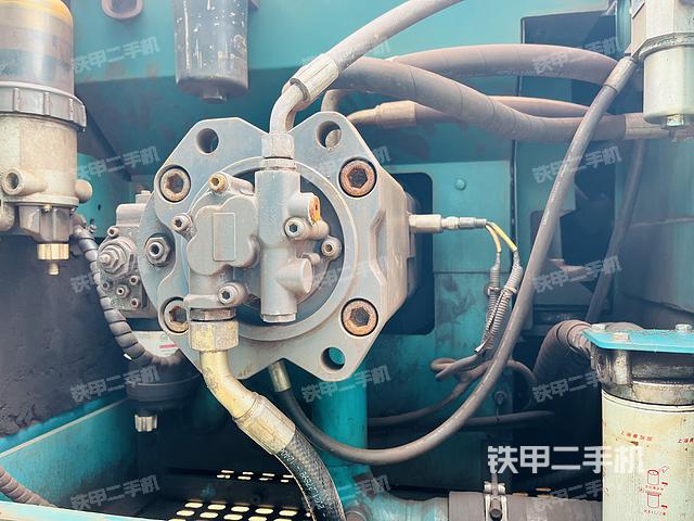 液壓泵艙室正面整體(整機(jī)外觀) 液壓泵艙室正面整體(整機(jī)外觀)