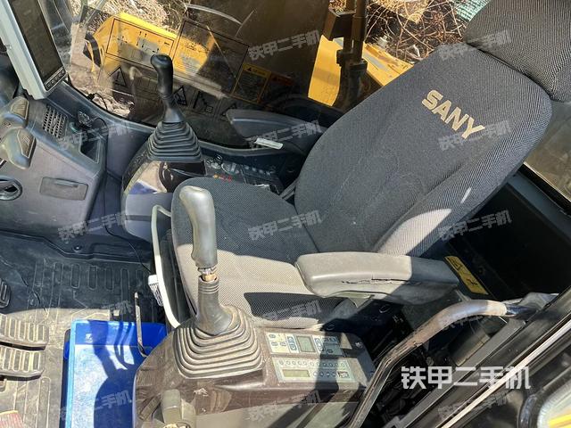 駕駛室整體（整機(jī)外觀）