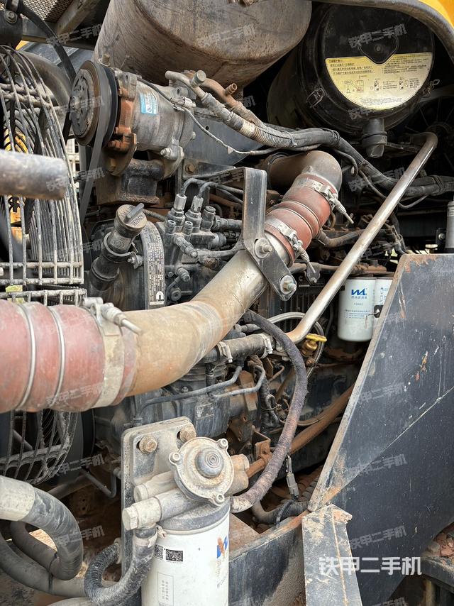 发动机左侧（整机外观及大件）