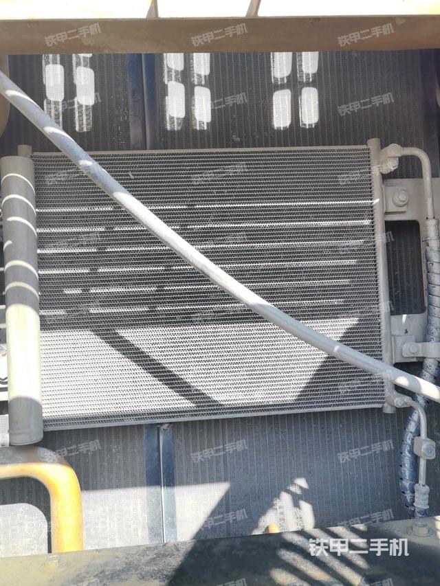 散热器正面(大件舱室) 散热器正面(大件舱室)