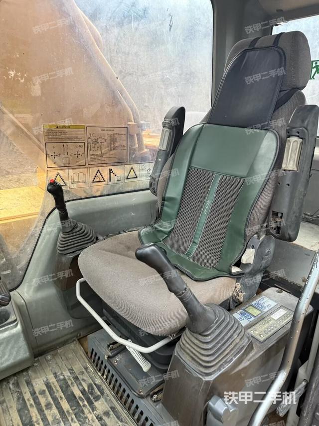 驾驶室整体（整机外观）