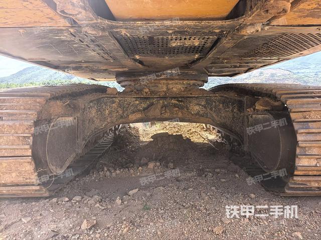 轉(zhuǎn)盤和下車架正前（工作和回轉(zhuǎn)裝置）