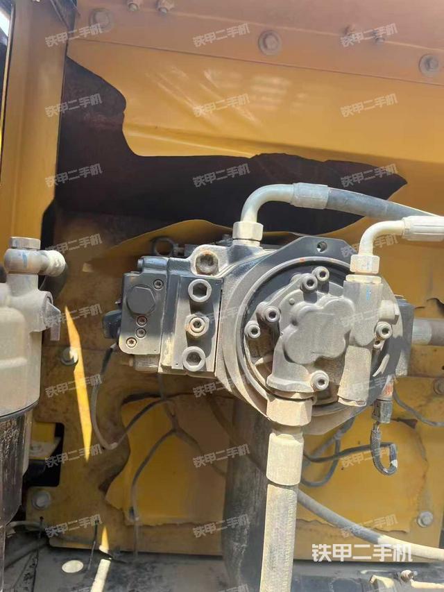 液壓泵艙室正面整體（整機(jī)外觀）