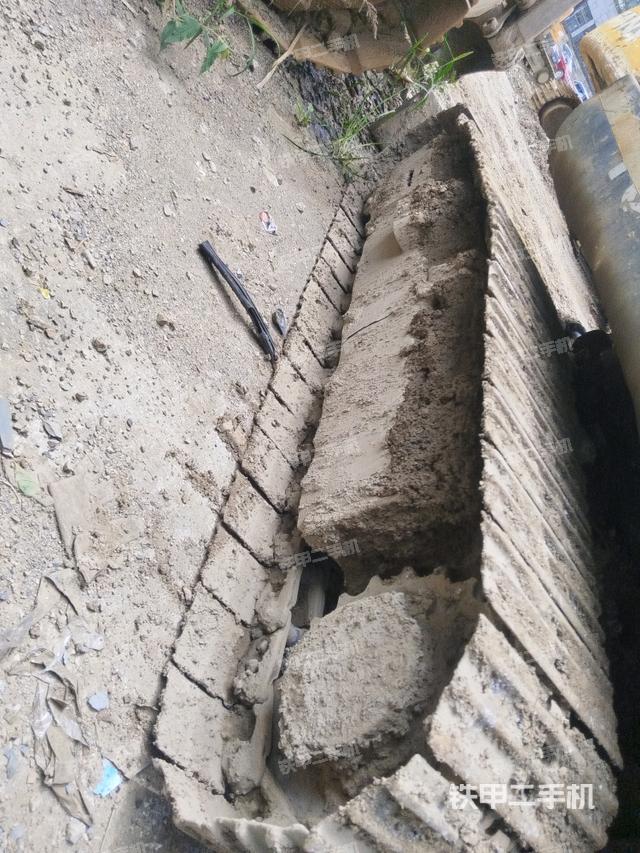 右側(cè)履帶整體?（行走機(jī)構(gòu)）