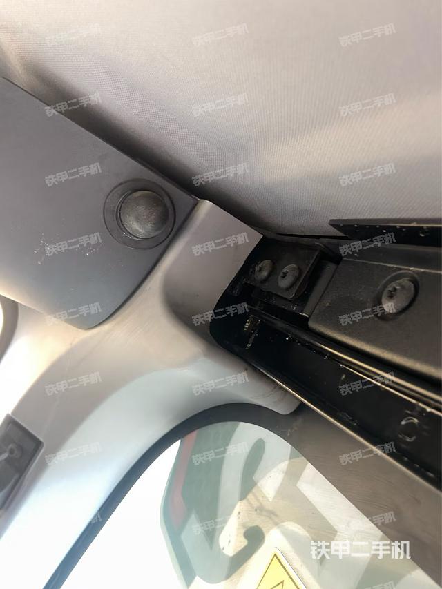 右侧玻璃角标（驾驶室部分）