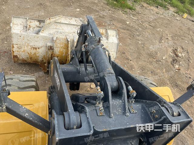 工作装置整体(整机外观及大件) 工作装置整体(整机外观及大件)