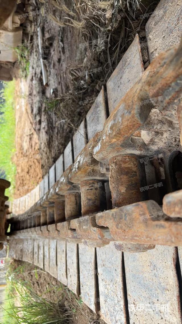 右驅(qū)動輪（行走機構(gòu)）