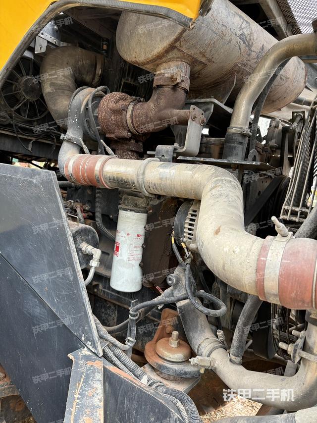 发动机右侧（整机外观及大件）