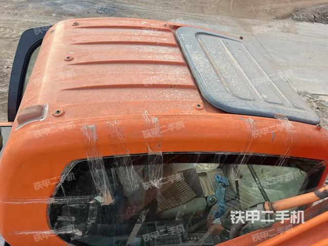 駕駛室頂部（整機外觀）