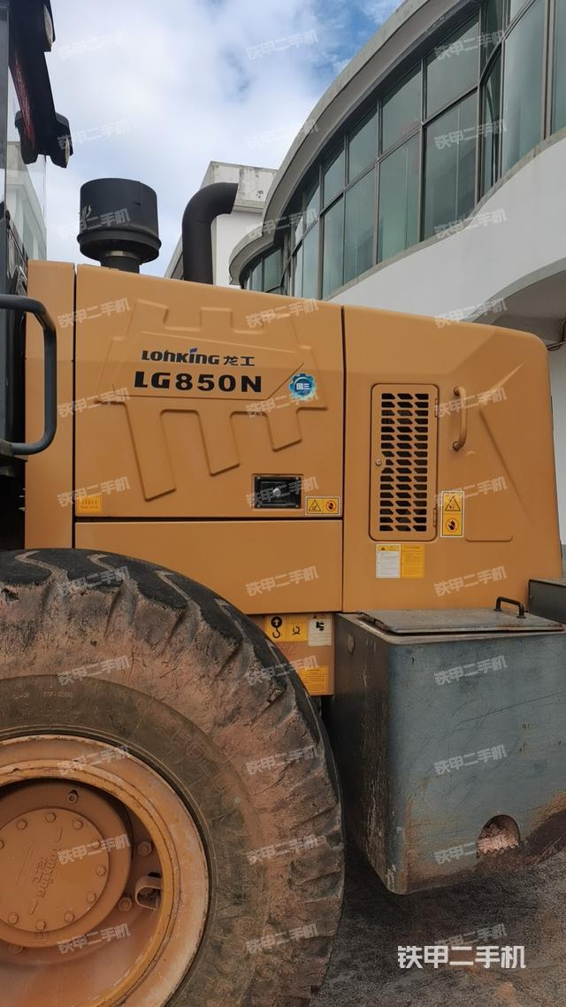 发动机右侧（整机外观及大件）