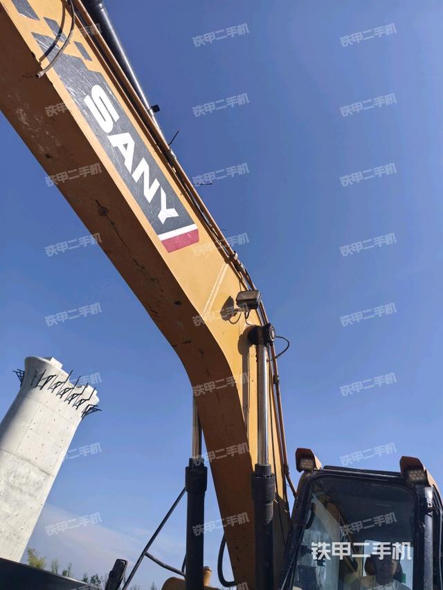 大臂整体 右侧(工作和回转装置) 大臂整体 右侧(工作和回转装置)