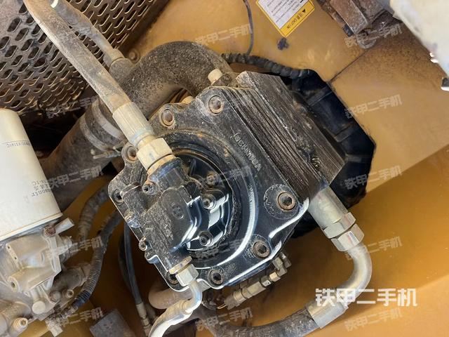 液壓泵艙室正面整體（整機(jī)外觀）