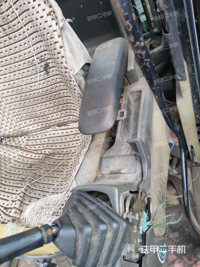 座椅左側(cè)控制臺/音響/含左手柄（駕駛室部分）