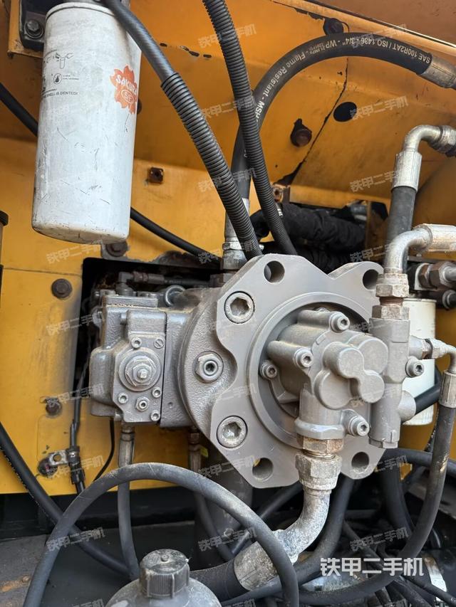 液壓泵艙室正面整體（整機(jī)外觀）