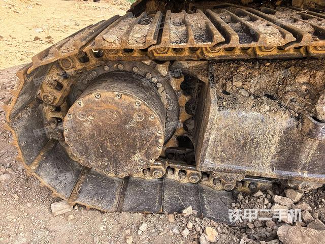 右驅(qū)動輪（行走機(jī)構(gòu)）