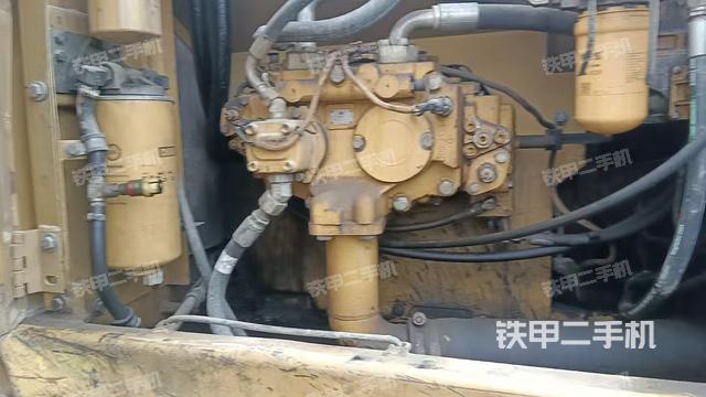 液壓泵艙室正面整體(整機(jī)外觀) 液壓泵艙室正面整體(整機(jī)外觀)