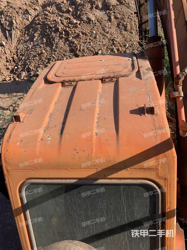 驾驶室顶部（整机外观）