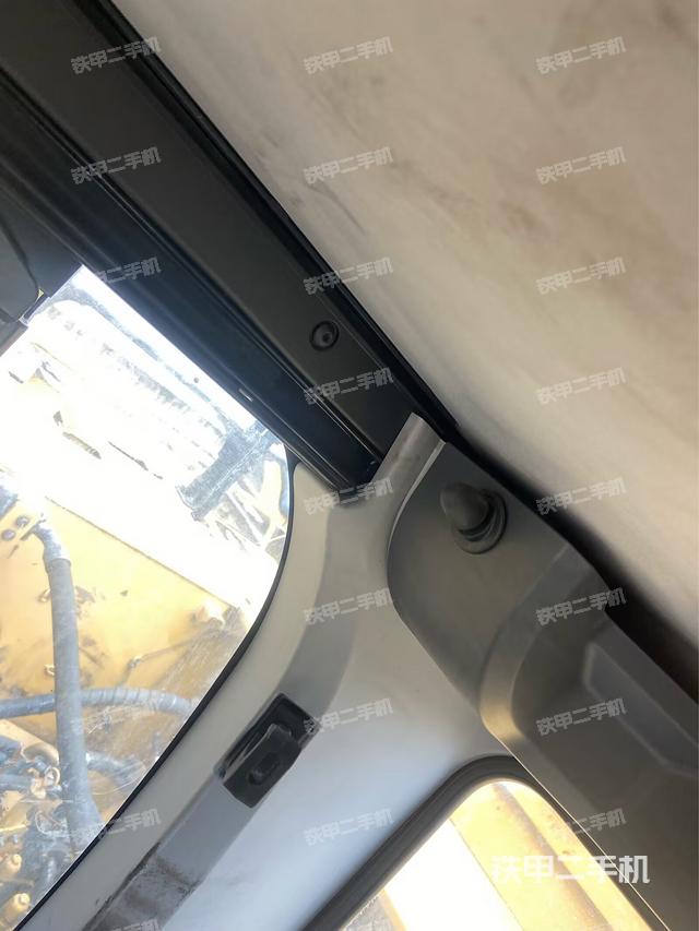 后窗玻璃角标（驾驶室部分）