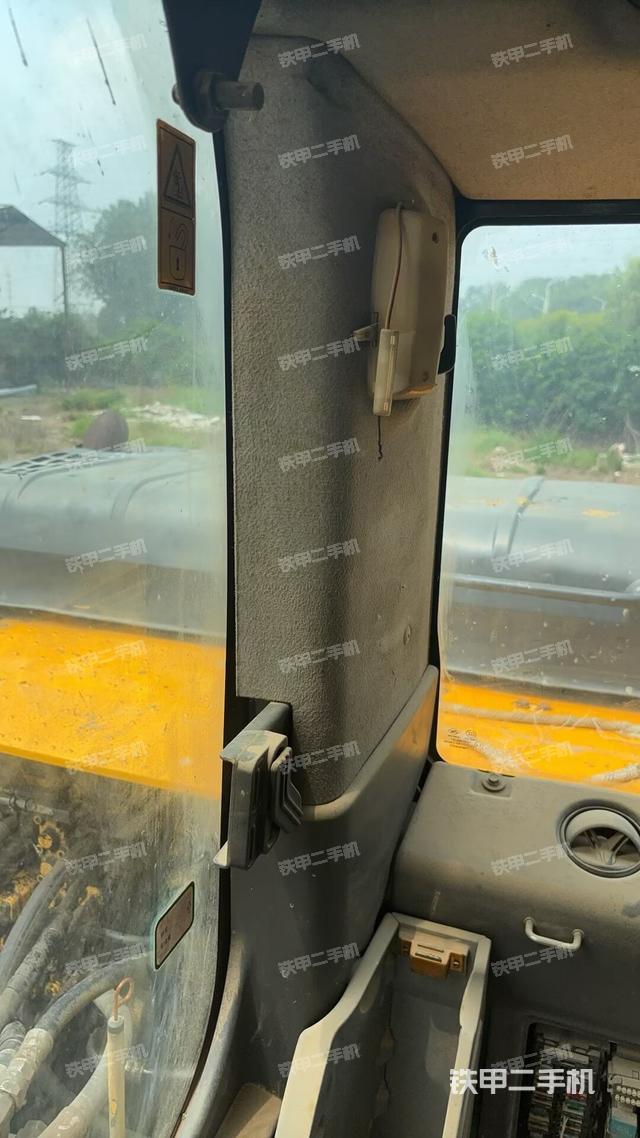 右側(cè)玻璃角標（駕駛室部分）