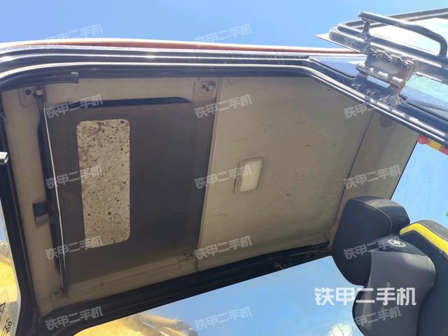 顶棚整体(驾驶室部分) 顶棚整体(驾驶室部分)
