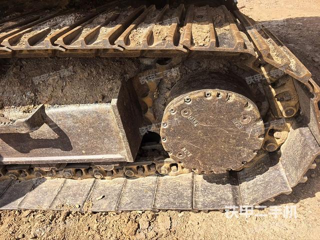 左驅(qū)動輪（行走機(jī)構(gòu)）