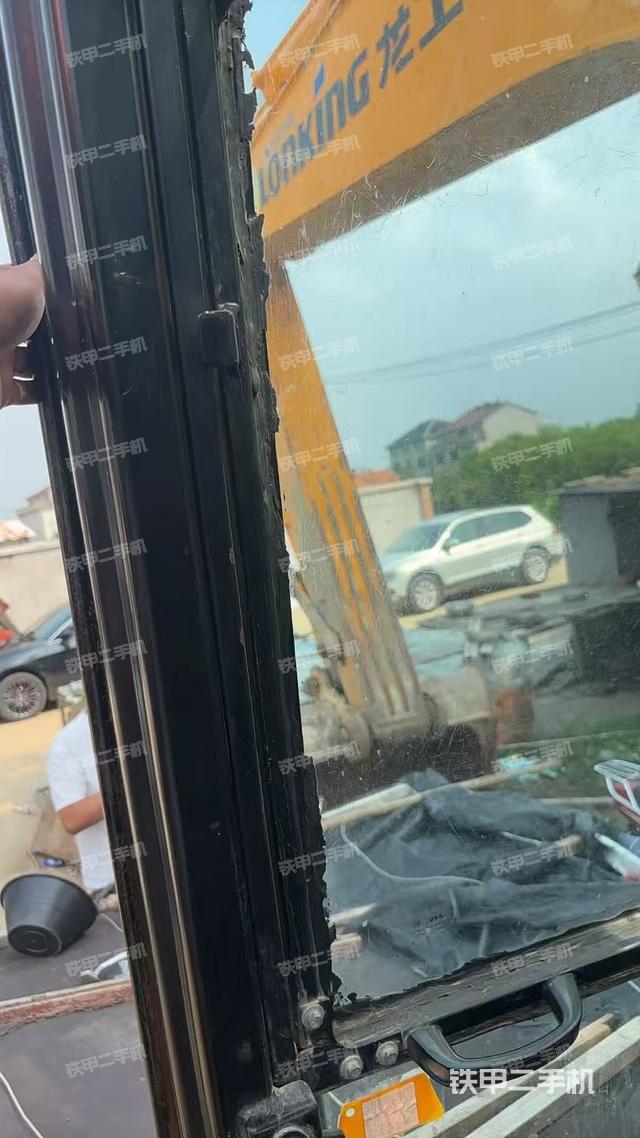 座椅右側(cè)控制臺(tái)/鑰匙門(mén)/油門(mén)/含右手柄（駕駛室部分）