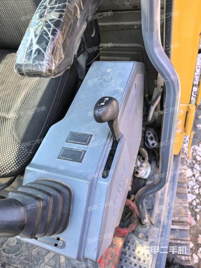 座椅左側控制臺/音響/含左手柄（駕駛室部分）