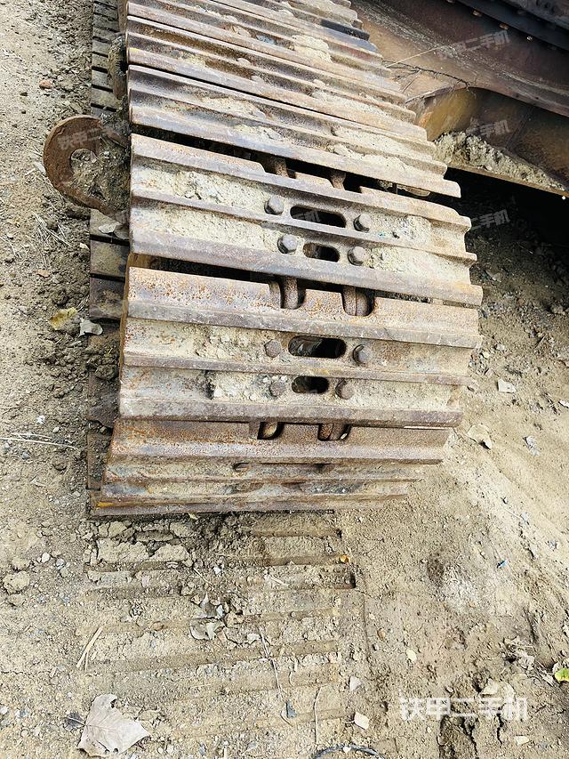 單側(cè)履帶整體(整機(jī)外觀) 單側(cè)履帶整體(整機(jī)外觀)