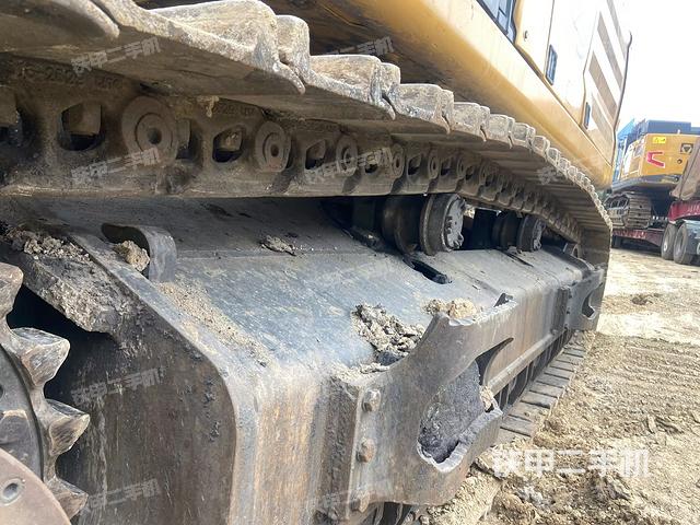 右驱动轮（行走机构）