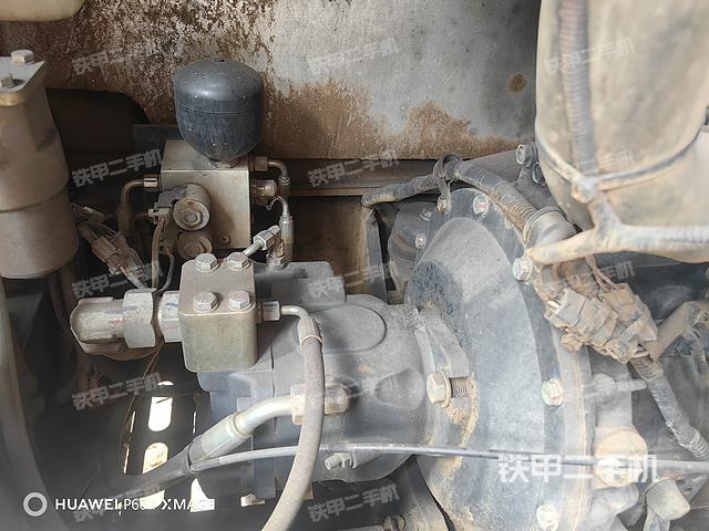 液压泵舱室正面整体（整机外观）