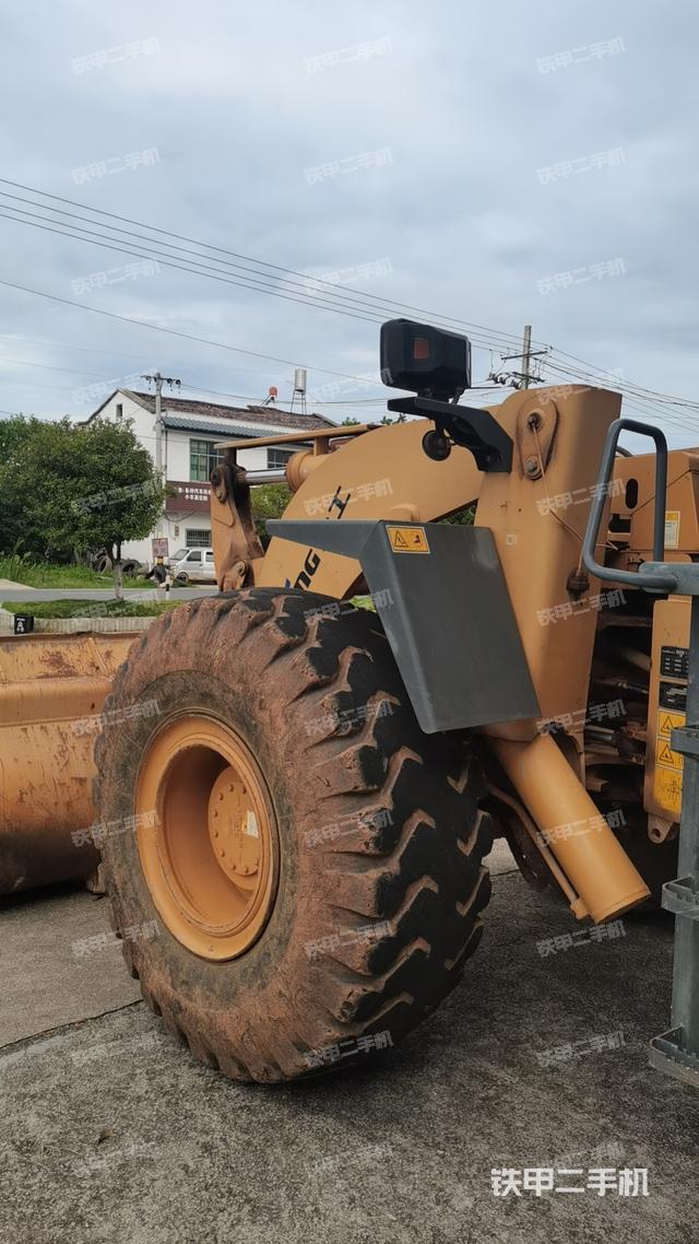 发动机左侧（整机外观及大件）