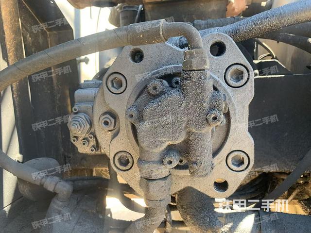 液壓泵艙室正面整體（整機(jī)外觀）