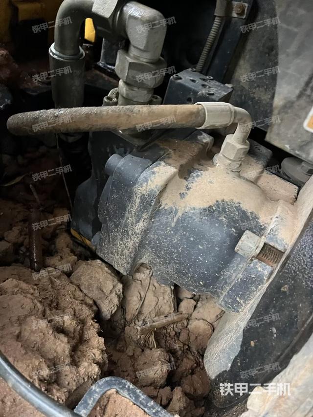 液壓泵艙室正面整體（整機(jī)外觀）