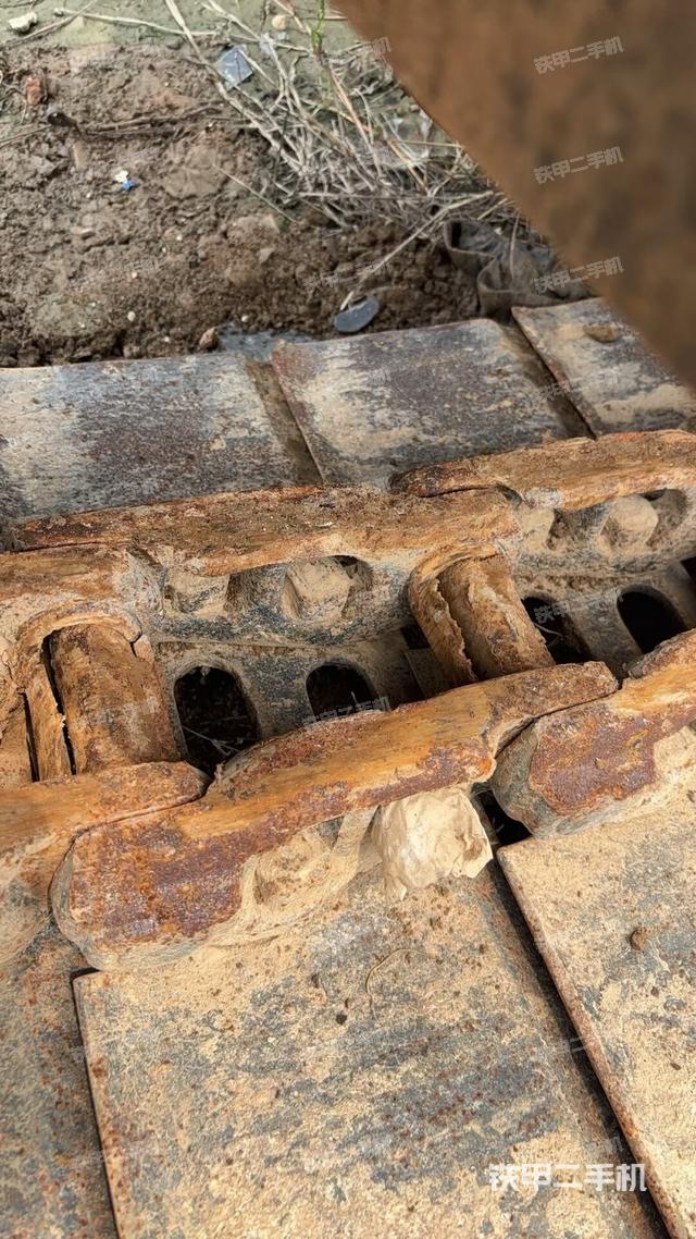 左驅(qū)動輪（行走機構(gòu)）