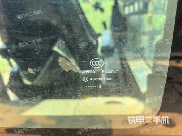 后窗玻璃角標（駕駛室部分）