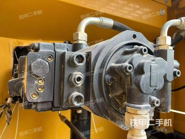 液壓泵艙室正面整體(整機(jī)外觀) 液壓泵艙室正面整體(整機(jī)外觀)