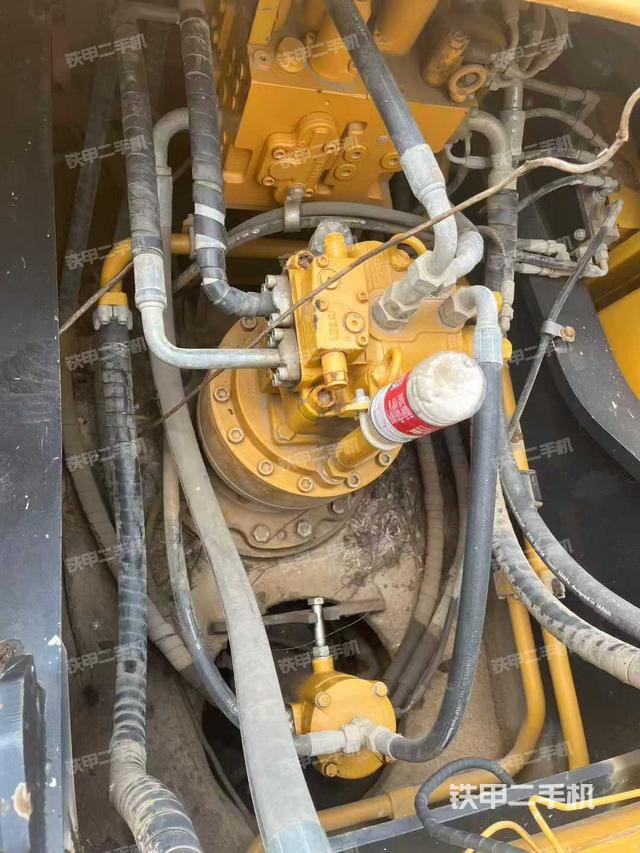 回轉(zhuǎn)馬達(dá)和主控閥（整機(jī)外觀）