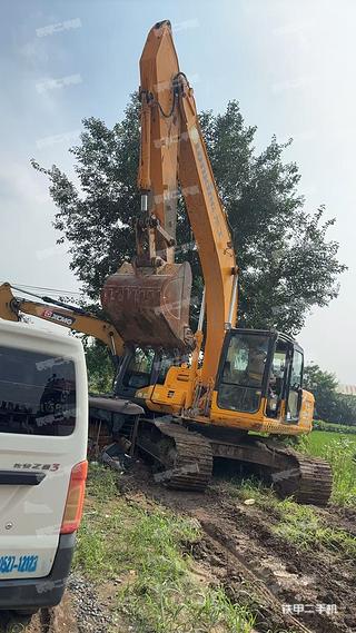 龙工LG6225E挖掘机实拍图片