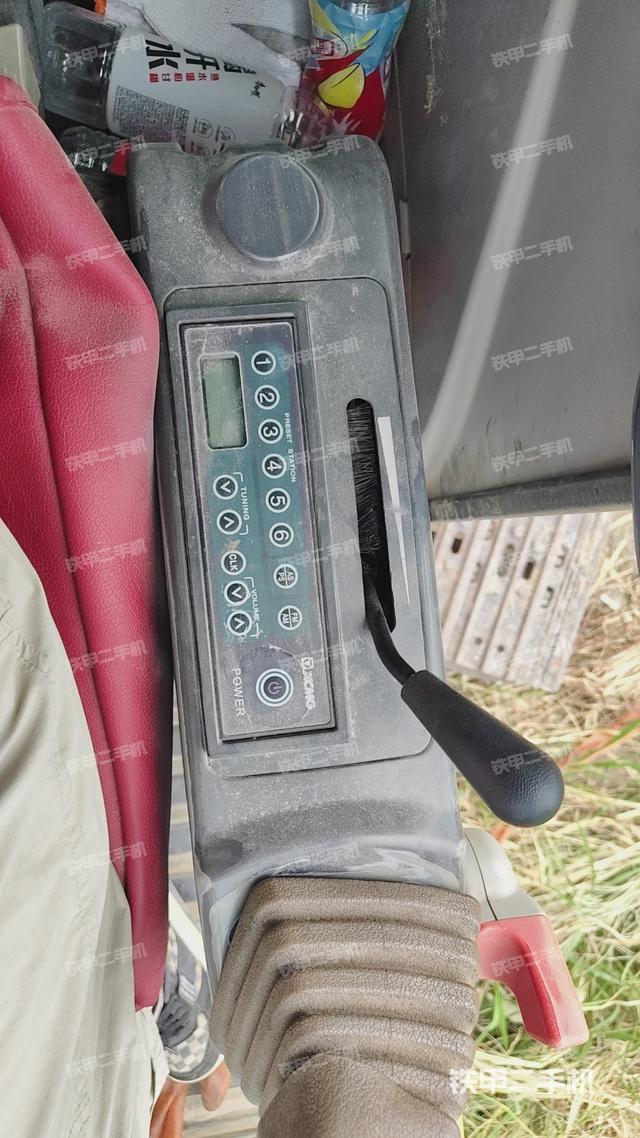 座椅左侧控制台/音响/含左手柄（驾驶室部分）