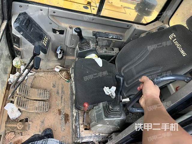 駕駛室整體（整機(jī)外觀）
