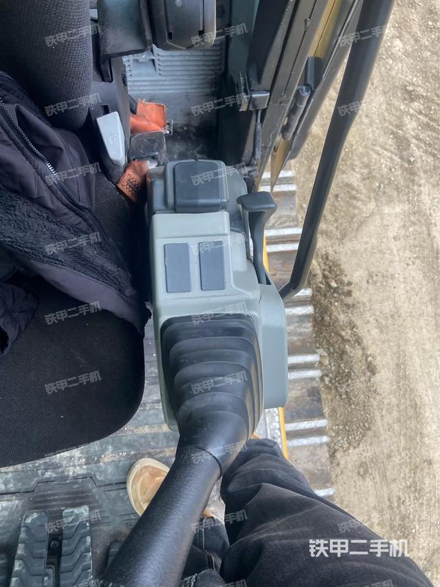 座椅左侧控制台/音响/含左手柄（驾驶室部分）