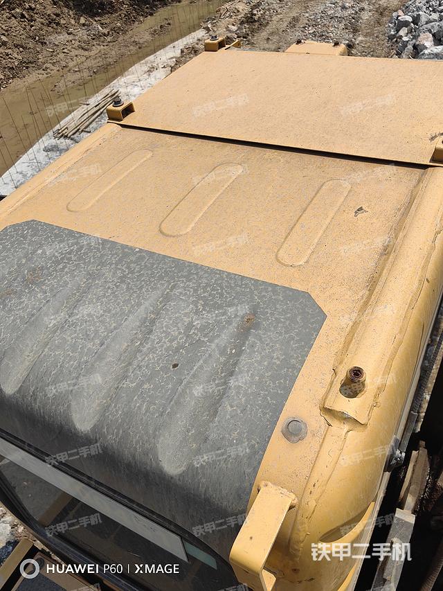 驾驶室顶部（整机外观）